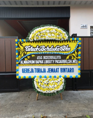 Papan Bunga Duka di Girsang Sipangan Bolon